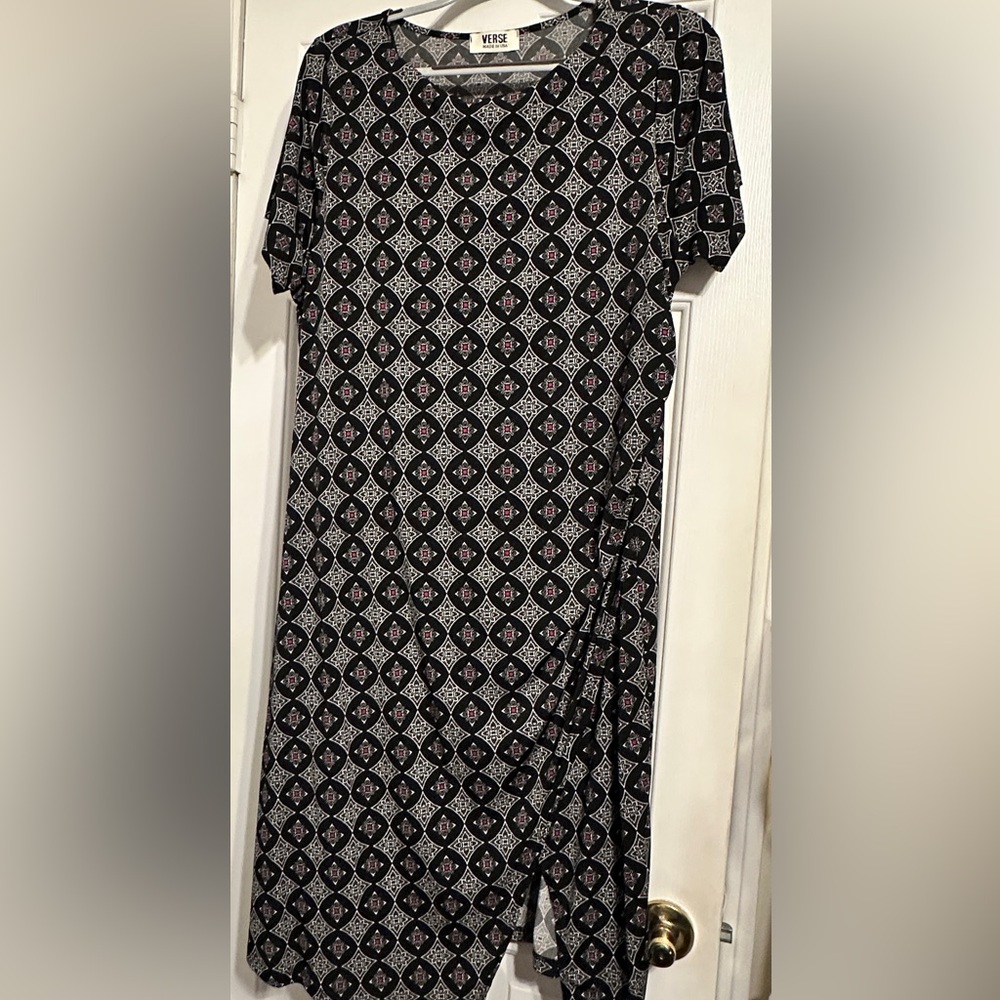Elegant Black and White Patterned Midi Dress